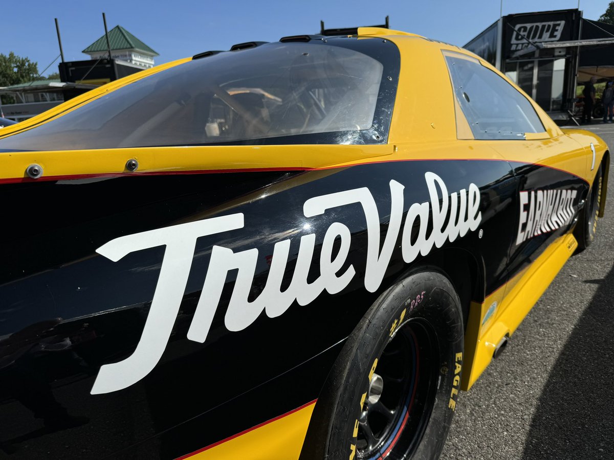 irocofficial's tweet image. It’s just like the old days…

@truevalue 🤝 @irocracing

#IROC #InternationalRaceofChampions #TrueValue #TrueValueHardware