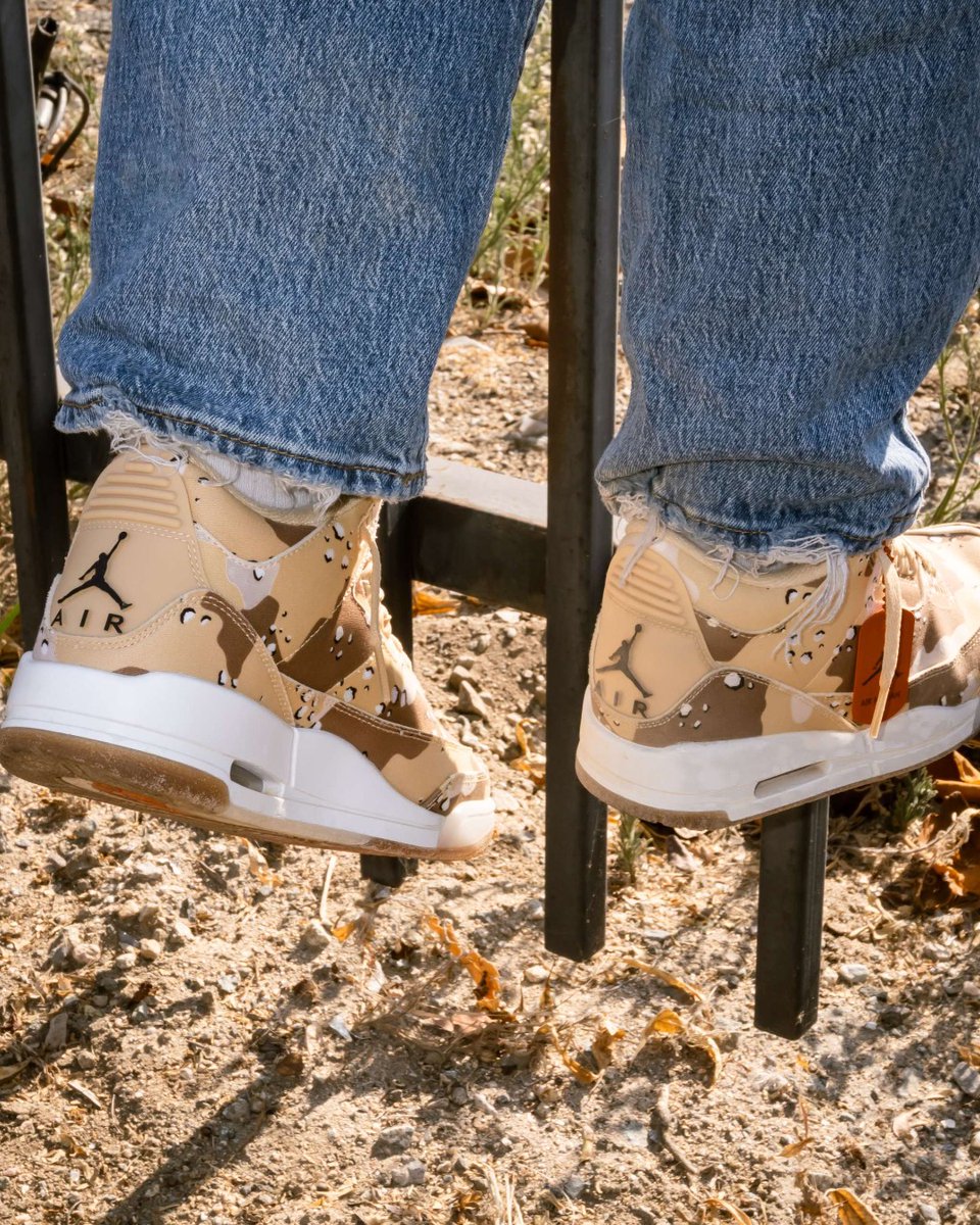 Shiekh's tweet image. Clean and supreme🔥
Air Jordan 3 Retro Tex 'DK Driftwood'
Drops in 15 min!

Shop online, pick up in-store 
ow.ly/1TQA50SAMpe
#AirJordan3Retro #SneakerRelease