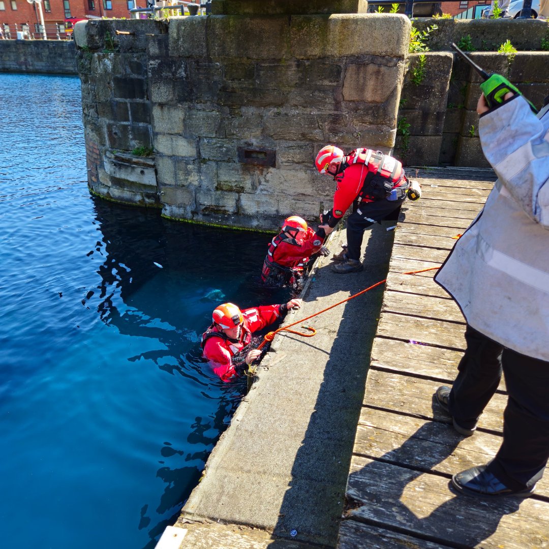 HumbersideFire's tweet photo. You might have seen our crews in and around the water at Princess Quay today taking part in a water rescue exercise. 🛟To make sure you don’t need us for real follow the advice at the link in our bio 🔗

#Summer
#Water https://t.co/zlxT7xNRzn
