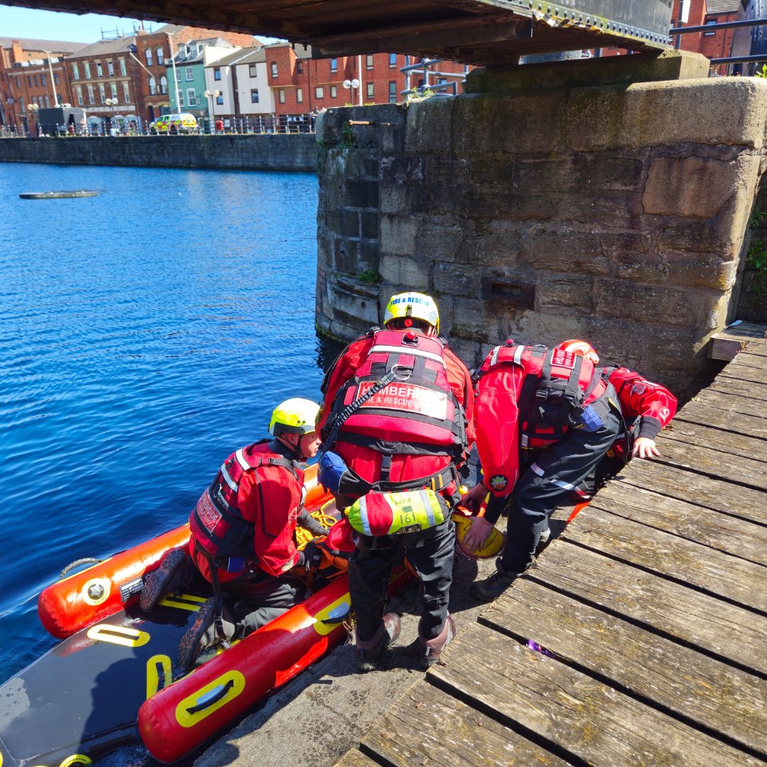 HumbersideFire's tweet photo. You might have seen our crews in and around the water at Princess Quay today taking part in a water rescue exercise. 🛟To make sure you don’t need us for real follow the advice at the link in our bio 🔗

#Summer
#Water https://t.co/zlxT7xNRzn