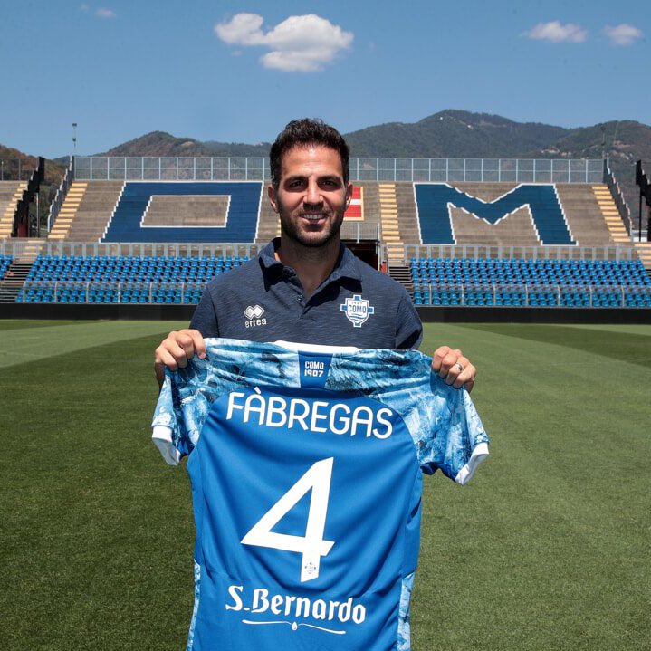 ActuFoot_'s tweet photo. 🚨 OFFICIEL ! Après son bon travail en tant qu’adjoint, Cesc Fàbregas est le nouvel entraîneur de Côme pour les 4 prochaines années ! 🇮🇹👕

📸 @Como_1907 https://t.co/W5hOy9uJ4y
