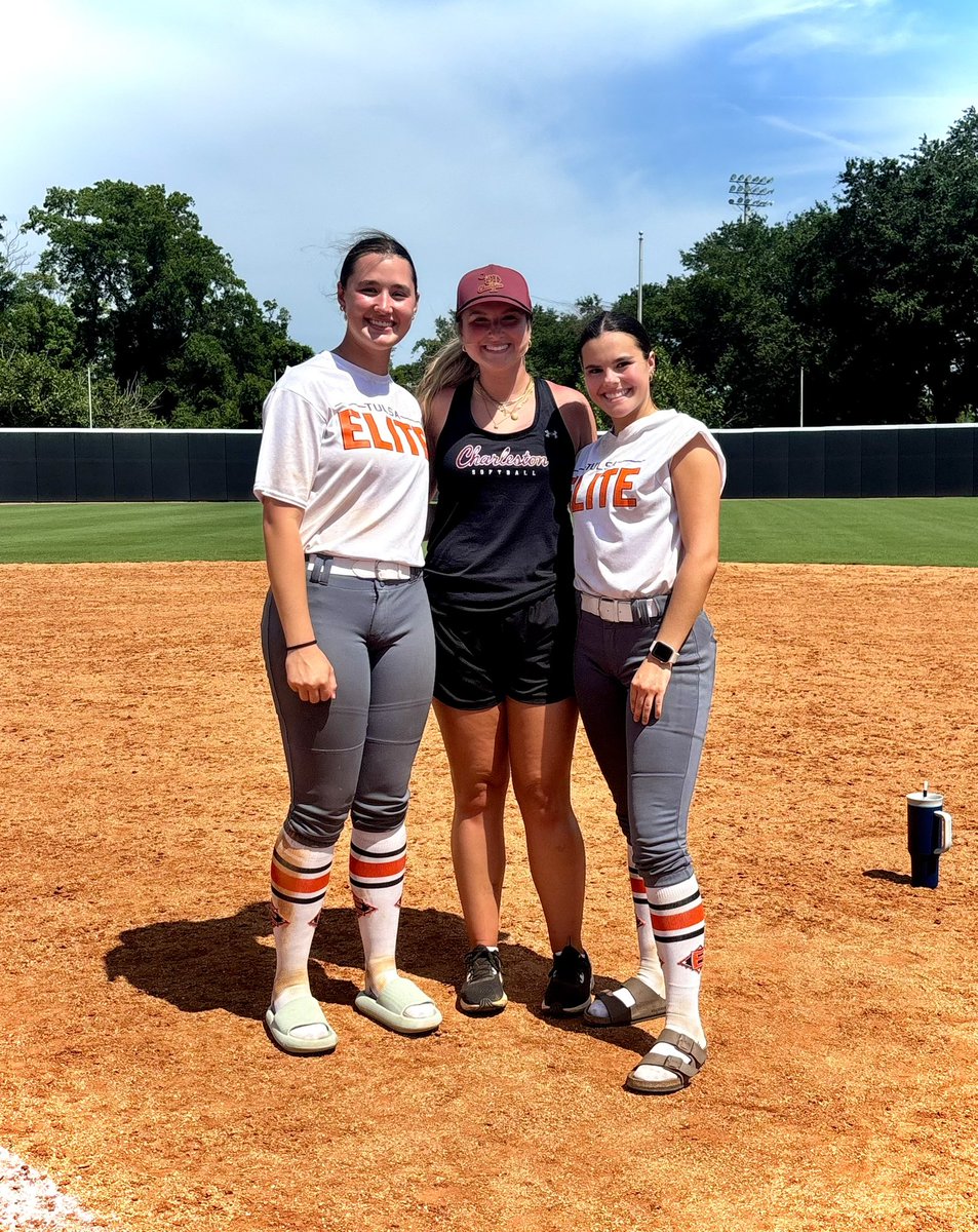 Aj_jordan00's tweet image. We got the opportunity to attend a Prospect Camp at the College of Charleston and it was amazing! The coaching staff; @CoachLynch20, @LainaVictoria29, and @MaggieMrowka were so awesome!!!We also got to explore the campus along with the town which was absolutely beautiful!
