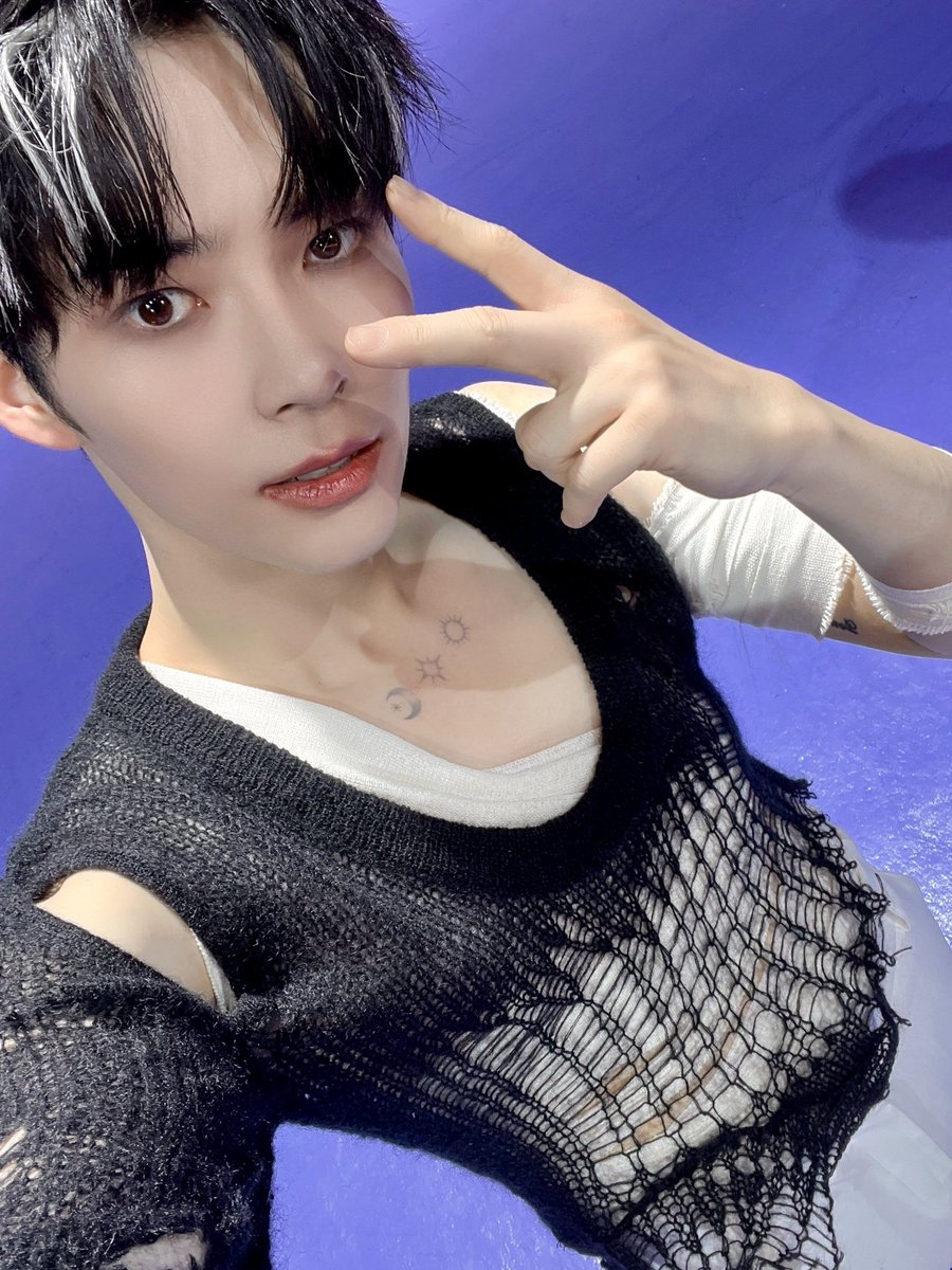 _𝗭𝗘𝗥𝗢𝗙𝗢𝗖𝗨𝗦

240719를 제로즈 생일로 지정하겠습니다. 성한빈의 아오먼 선물로 제로즈의 심장이 새롭게 태어난 날이니까요..❤️ 댄스 천재 비주얼 천재 그냥 천재 성한빈..🎁

#ZEROBASEONE #ZB1
#제로베이스원