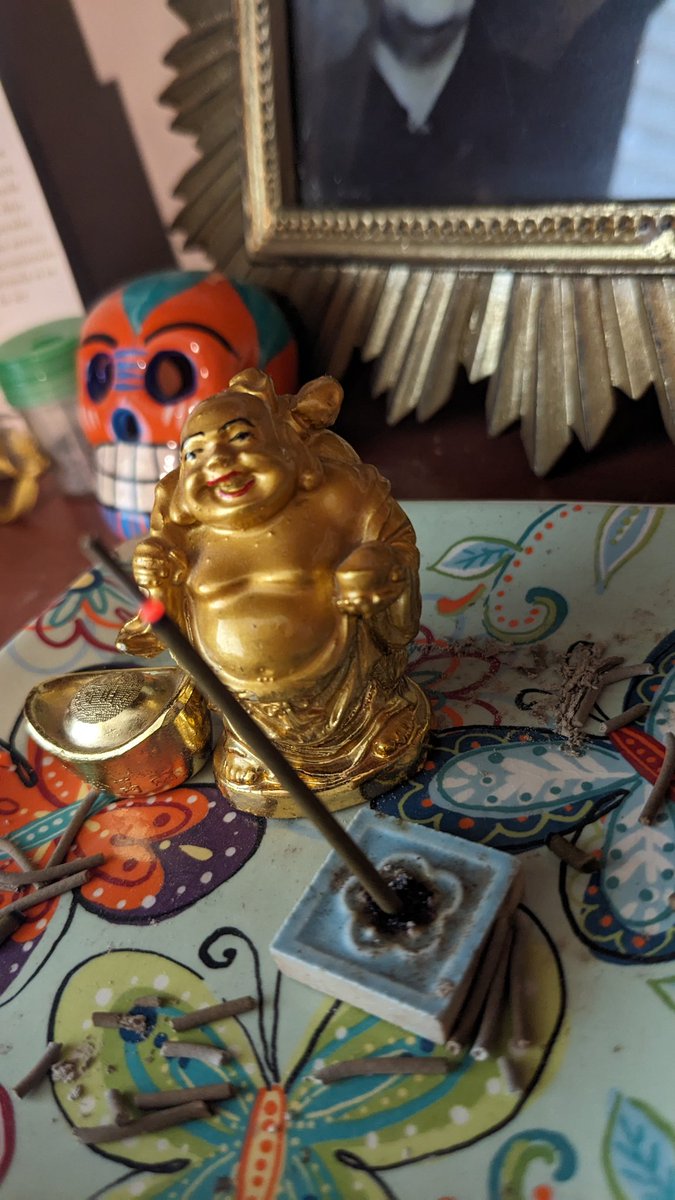 halfmantuano's tweet photo. You've been blessed by my laughing #Buddha if you don't like it you will have 10 years of Bad Luck.
#Budai 💰🍀🧧 https://t.co/QJIB4QX1w6