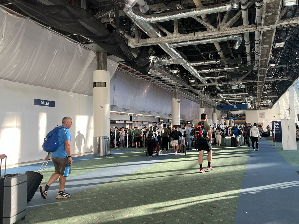 DebraGil's tweet photo. The line for Delta @flypdx has shrunk considerably in the last couple of hours. Still people waiting to rebook, others have left to fly tomorrow or opted to rent a car. #Fox12Oregon #ITglitch https://t.co/5mH5TEEhpe