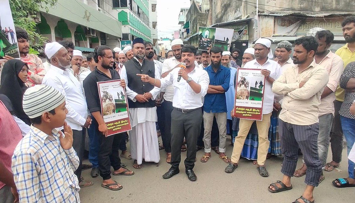 advocate_azadi's tweet image. மஹாராஷ்ட்ராவில் மதவாத தீய சக்திகளால் மசூதி இடிக்கப்பட்டதை 
கண்டித்து சென்னை புளியந்தோப்பு தாஷாமக்கானில் நடைபெற்ற போராட்டம்...
மஹல்லா கூட்டமைப்பு சார்பாக நடைபெற்ற இப்போராட்டதில் புதிய விடுதலை கட்சி &amp;amp; ஜமுமுக சார்பாக கண்டன உரையாற்றினேன் - (1)
#KolhapurVishalGad #MasjidAttack