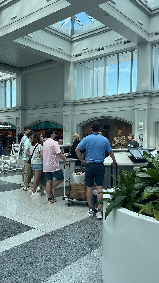 walkerlawsontv's tweet photo. I am here at the Columbia Airport where travelers are finding themselves waiting hours for flights that are delayed and/or cancelled from the software outage. More on @WLTX. https://t.co/exN3cp1Uap