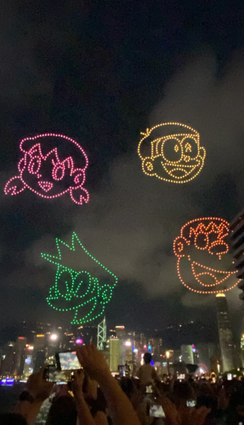 香港で世界初のドラえもんのドローンショー