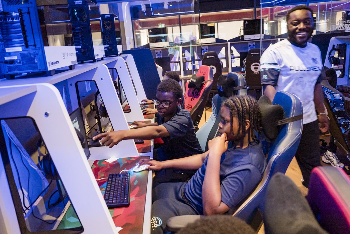 arcoacademy's tweet photo. Some photos of our students at the @playnewmeta Gaming Arena.
#arcoacademy #education #academyschool #school #sportsschool #newmetagamingarena #coding #computers #esports #gaming https://t.co/GBmmmQBpWX