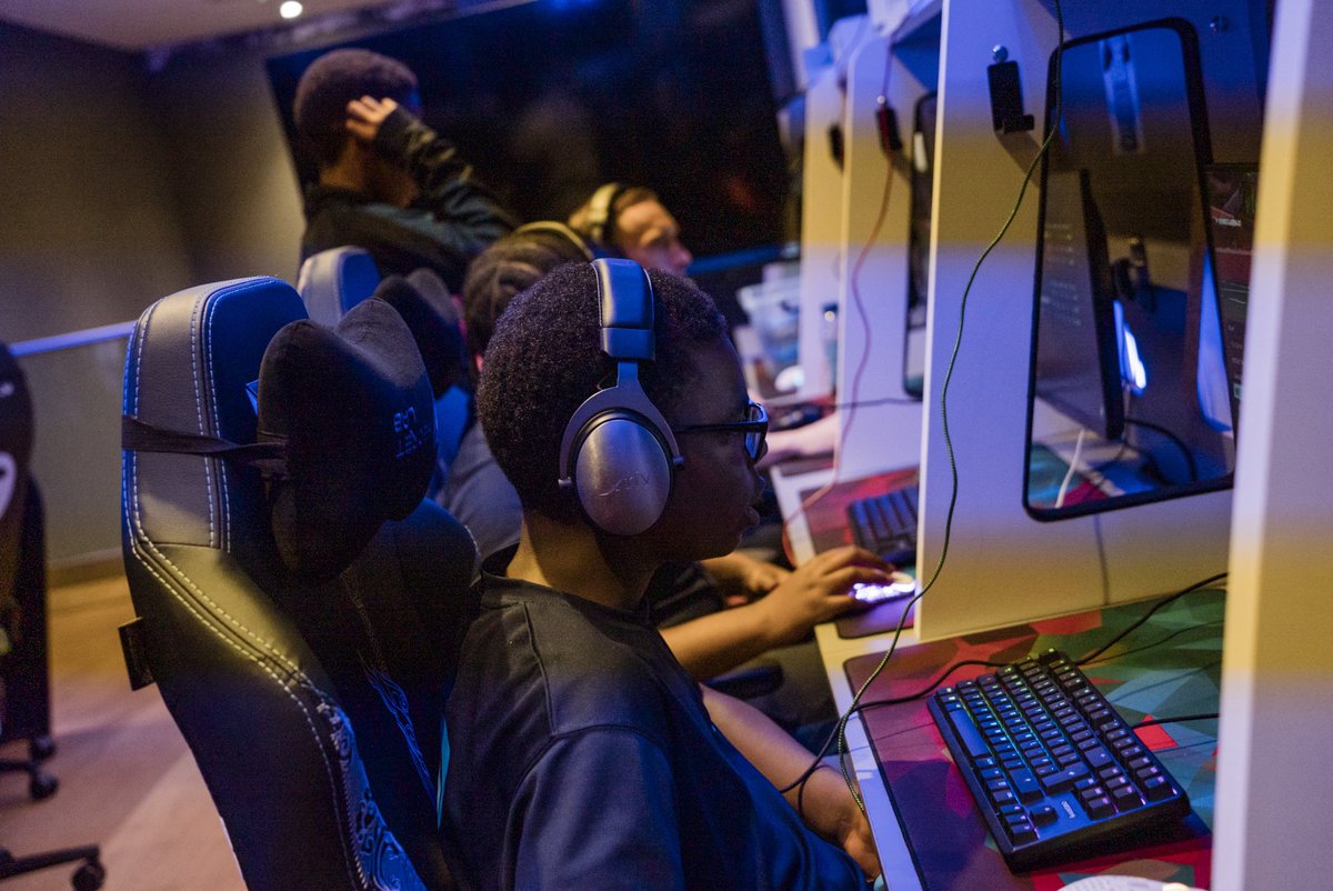 arcoacademy's tweet photo. Some photos of our students at the @playnewmeta Gaming Arena.
#arcoacademy #education #academyschool #school #sportsschool #newmetagamingarena #coding #computers #esports #gaming https://t.co/GBmmmQBpWX