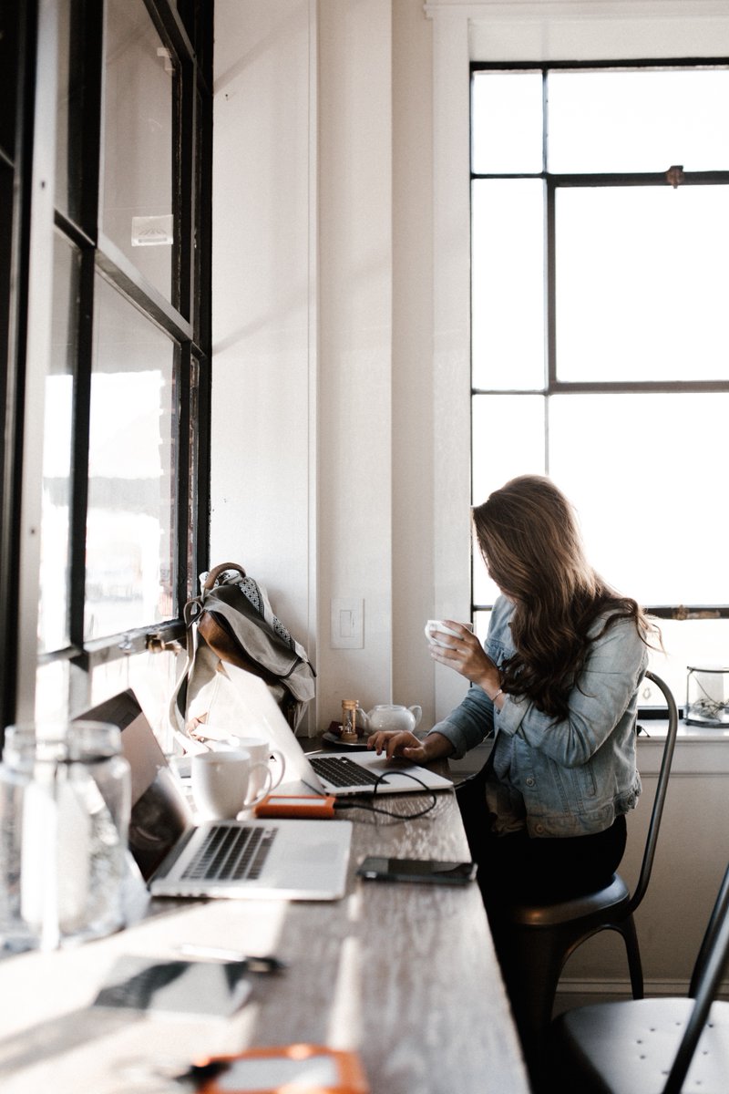 organizewithluv's tweet image. Feeling overwhelmed? Take 20 minutes to organize your digital life. Delete old emails, organize your inbox into folders, and clear your desktop. A clutter-free digital space can improve your focus and reduce stress! #DigitalDeclutter #SummerWellness