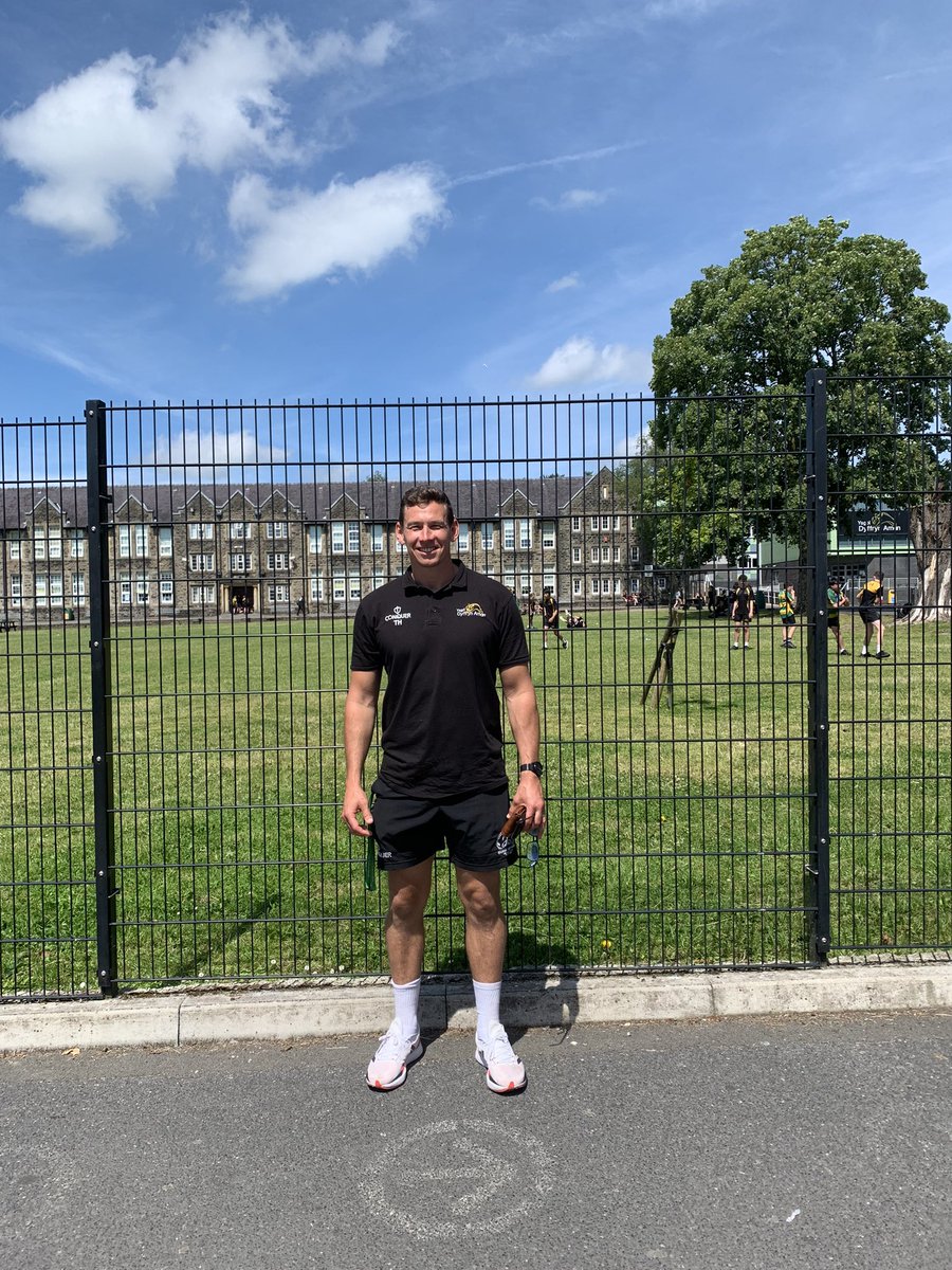 YsgolDyffrynAman PE tweet media