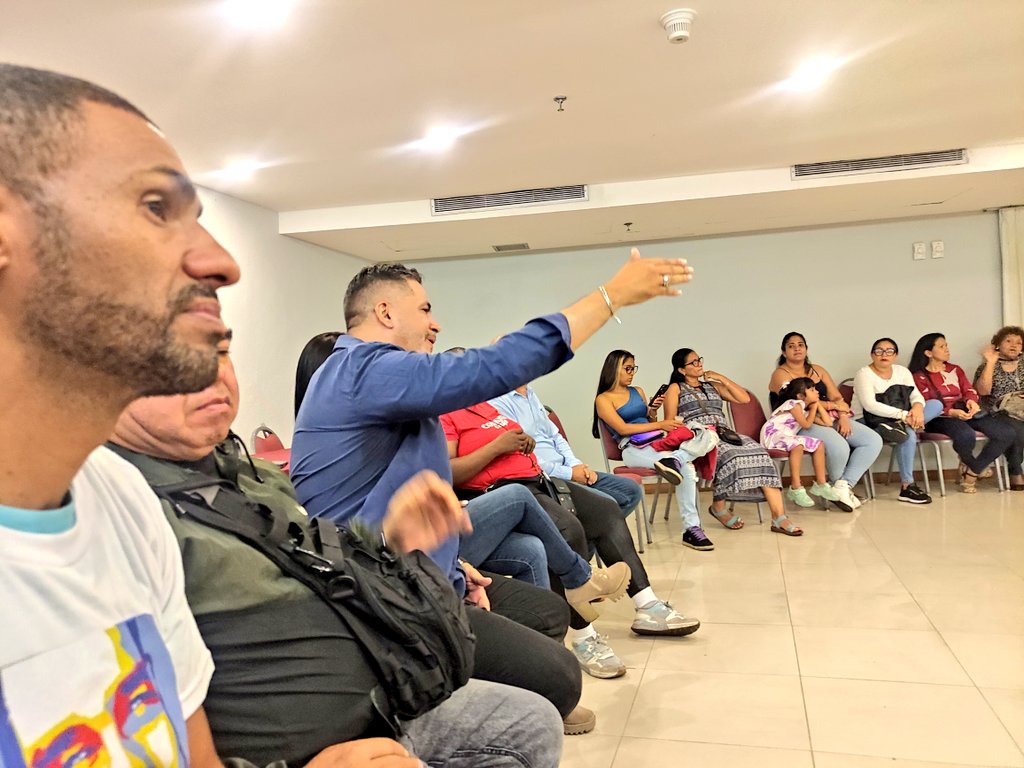 Pobladorxs_Ven's tweet photo. #19Jul || Por la reivindicación del suelo urbano y del derecho a la vivienda.

Movimiento de Ocupantes y Pobladores sabemos lo que nos jugamos este #28J,  defendemos lo conquistado y vamos por la  profundización de la Revolución Urbana.

#pueblovictorioso https://t.co/cPkazp49qG