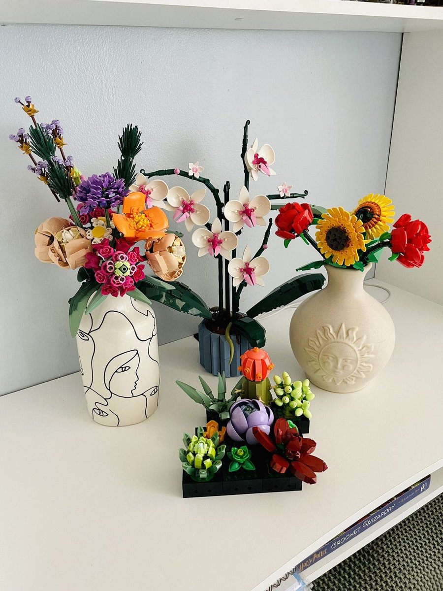 i3Moment's tweet photo. Lego Flowers https://t.co/R8YOfWuMge