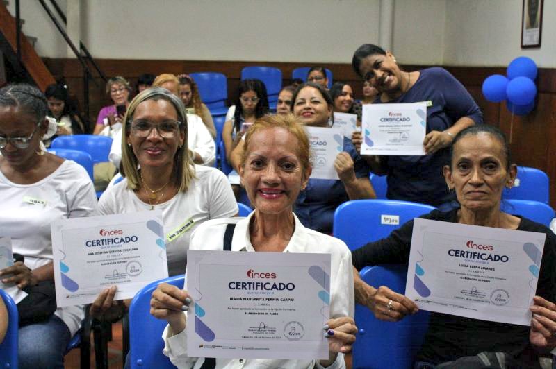 Inces hizo entrega de 94 certificados en el marco de la Gran Misión Venezuela Mujer.

+ detalles en tinyurl.com/26orf8tn

#AprendeLaTécnica 
#PuebloVictorioso