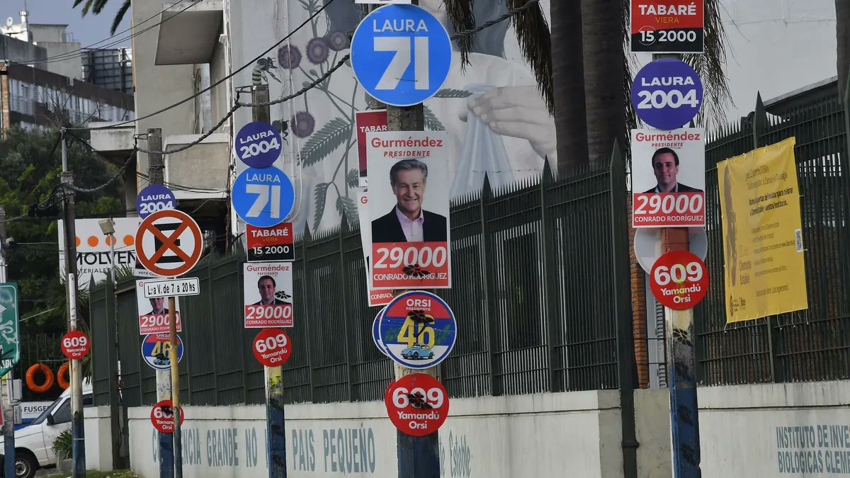 fersantullo's tweet photo. Una idea para los precandidatos que perdieron: un gran gesto hacía la ciudadanía sería retirar las toneladas de carteles de plástico y demás porquerías que dejaron colgadas de cada columna de cada ciudad del país. Quien sabe, capaz que eso ayuda a que los voten en la próxima. https://t.co/Q6X2rEdZA5