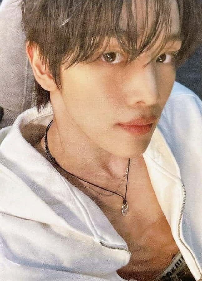 girl breakfast, girl snack, girl brunch, girl lunch, girl dinner, girl supper, girl buffet, girl banquet, girl dessert, girl five course meal