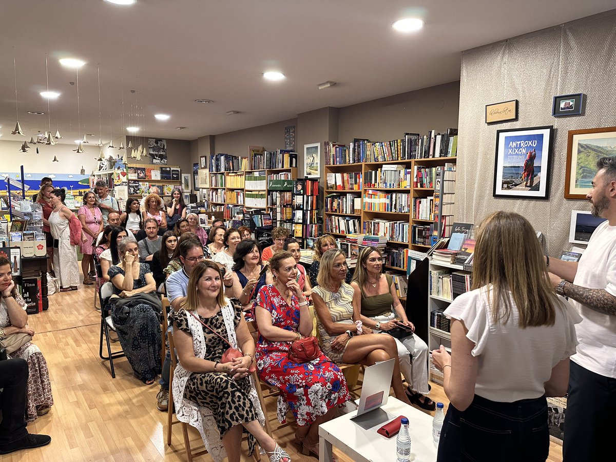 AlterEgoEdicion's tweet photo. Ayer en la #librería, La Buena Letra de #Gijon, presentamos SUSURROS DEL ALMA, escrito por Begoña Rodríguez. 

——
#gijon #cultura #libros #poesia #xixon #Asturias #AlterEgoediciones #libros #poesias #librosrecomendados #España #editorial #booktuber https://t.co/Mv1ar5jv93