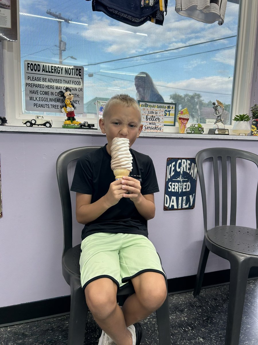 mapuck5's tweet photo. I can’t believe it has been 8 years! He is the life of the party, he knows the lyrics to every song, and he is a foodie who can never get enough fried chicken and ribs! Best of all, he has the kindest heart and loves big! Happiest 8th Birthday, Kipper! 🎈🎂 https://t.co/IY0zg2cMnD
