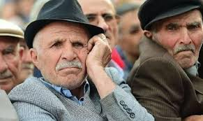 halktvcomtr's tweet photo. Emeklilikte milyonları isyan ettirecek değişiklik: Emeklilik yaşının yükseltilmesi ve prim gün sayısına göre maaş masada 

https://t.co/WS9unNxKpF https://t.co/Yia49gNItO