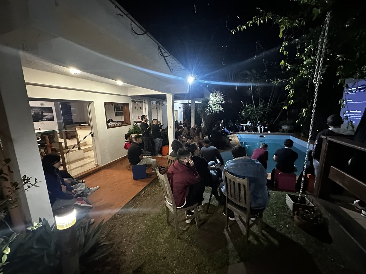 Ontem tivemos o <a href="/nodebr/">NodeBR</a> Campinas #002 com talks animais e que combinaram entre si! Parecia ate que tinham se organizado 🤣

A <a href="/woovibr/">Woovi</a> como sempre apoiando a comunidade dev patrocinou o coffee break do evento e espaço foi cedido pelo coworking Terracota em Barão Geraldo.

Muito