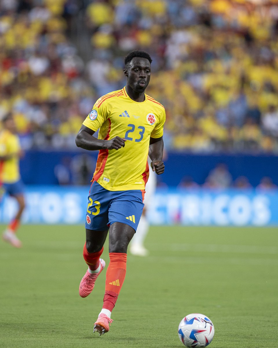 CopaAmerica's tweet photo. ¿Quién fue el mejor DEFENSA CENTRAL de la última CONMEBOL Copa América™️? ⚔️ https://t.co/8k4eZ0j9ly