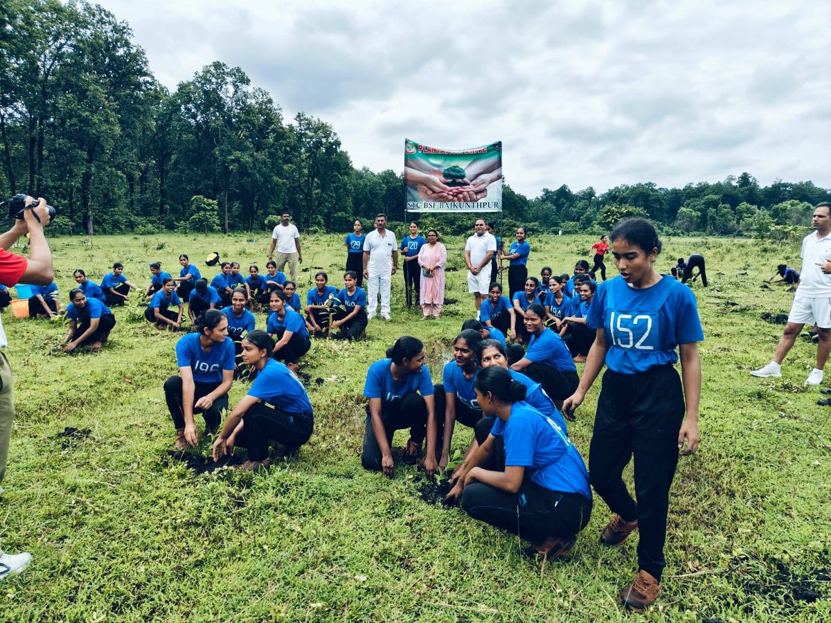 stcbsfnb's tweet photo. A mega plantation drive was jointly organised by STC BSF Baikunthpur, 93 BN BSF, 195 BN BSF and the Forest Department under the theme "Ek Ped Maa ke Naam". The event was led by Sh Sanjay Gaur IG STC NB,Sh Raja M IFS DFO BKP.
#एक_पेड़_माँ_के_नाम
@BSF_India 
@BSF_SDG_EC 
@BSFNBFTR https://t.co/ZyyFD2h6Ys