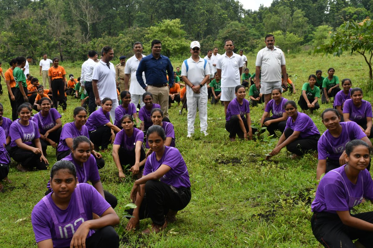 stcbsfnb's tweet photo. A mega plantation drive was jointly organised by STC BSF Baikunthpur, 93 BN BSF, 195 BN BSF and the Forest Department under the theme "Ek Ped Maa ke Naam". The event was led by Sh Sanjay Gaur IG STC NB,Sh Raja M IFS DFO BKP.
#एक_पेड़_माँ_के_नाम
@BSF_India 
@BSF_SDG_EC 
@BSFNBFTR https://t.co/ZyyFD2h6Ys