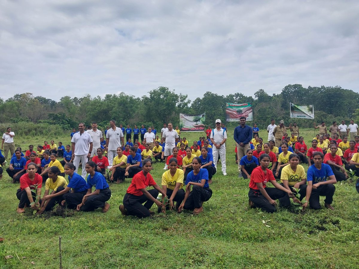 stcbsfnb's tweet photo. A mega plantation drive was jointly organised by STC BSF Baikunthpur, 93 BN BSF, 195 BN BSF and the Forest Department under the theme "Ek Ped Maa ke Naam". The event was led by Sh Sanjay Gaur IG STC NB,Sh Raja M IFS DFO BKP.
#एक_पेड़_माँ_के_नाम
@BSF_India 
@BSF_SDG_EC 
@BSFNBFTR https://t.co/ZyyFD2h6Ys