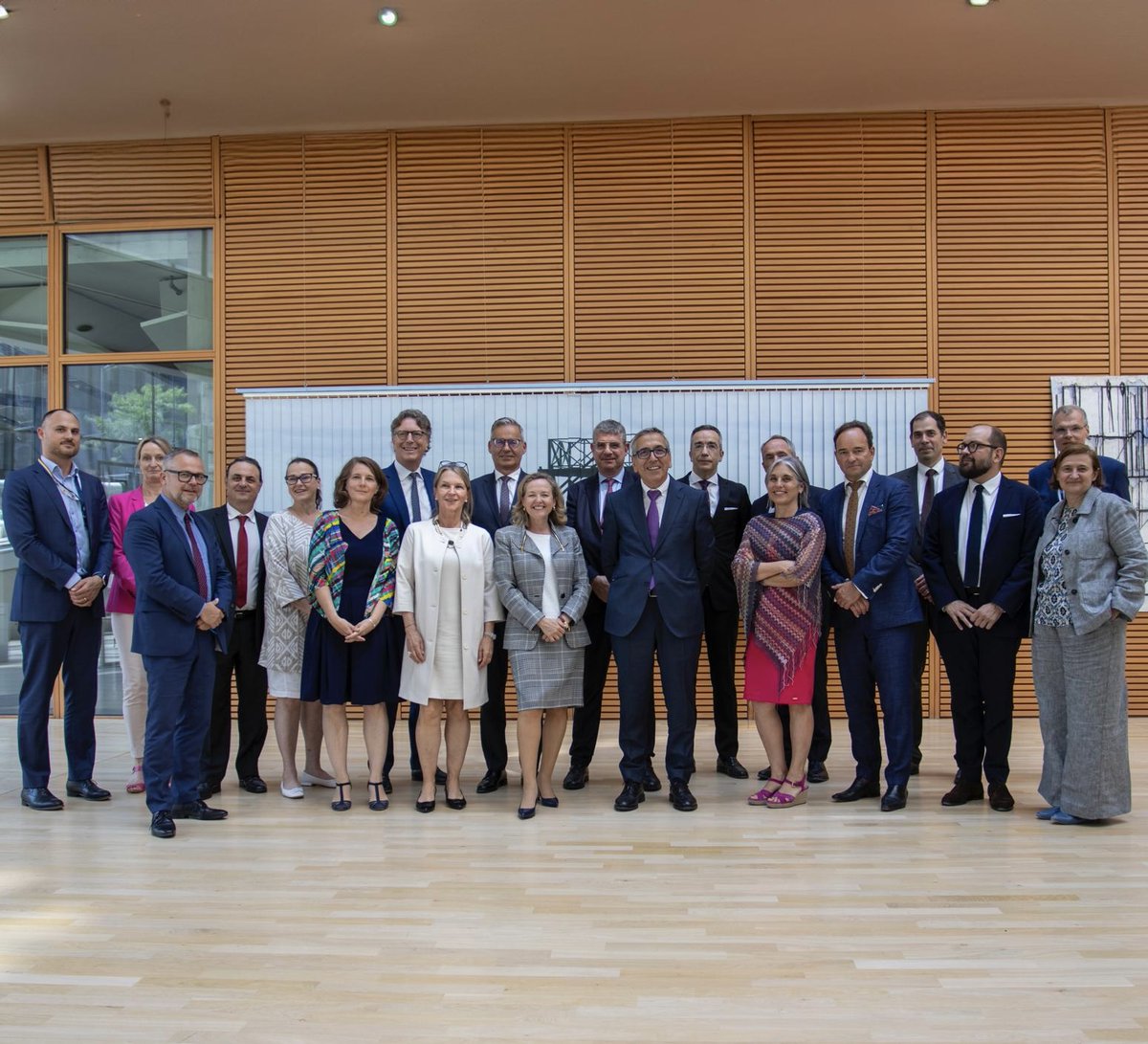 EIB's tweet photo. Together, we are stronger.
 We work with
 @KfW_int
 @GruppoCDP
 @caissedesdepots
 @ICOgob
 @BGK_pl
to deliver on EU priorities: from climate action to housing, from circular economy to social, economic &amp; territorial cohesion, from security to the Capital Markets Union. https://t.co/MK5HQucATy