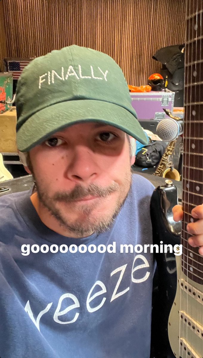 aurorangecounty's tweet photo. the way i’m literally just a girl why is he doing all this to me https://t.co/tc27ZfmmNZ