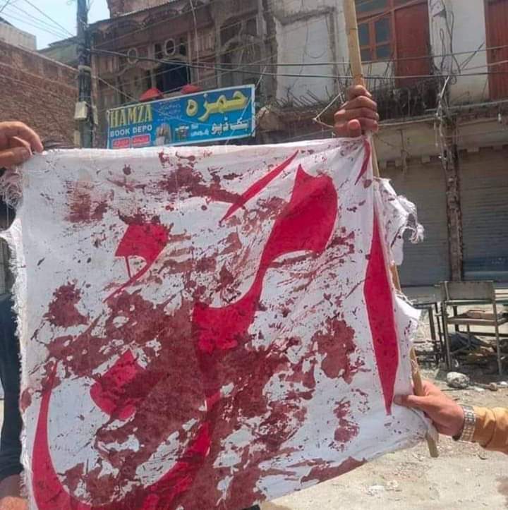 Toor_khel's tweet photo. امن کیلئے آواز اٹھانا بھی جرم ہے ۔ بنوں میں پر امن شہریوں پر فائرنگ کی مذمت کرتے ہیں ۔ غلام میڈیا کی خاموشی بھی جرم ہے ۔ 
#Bannu https://t.co/pzdzU49GCh