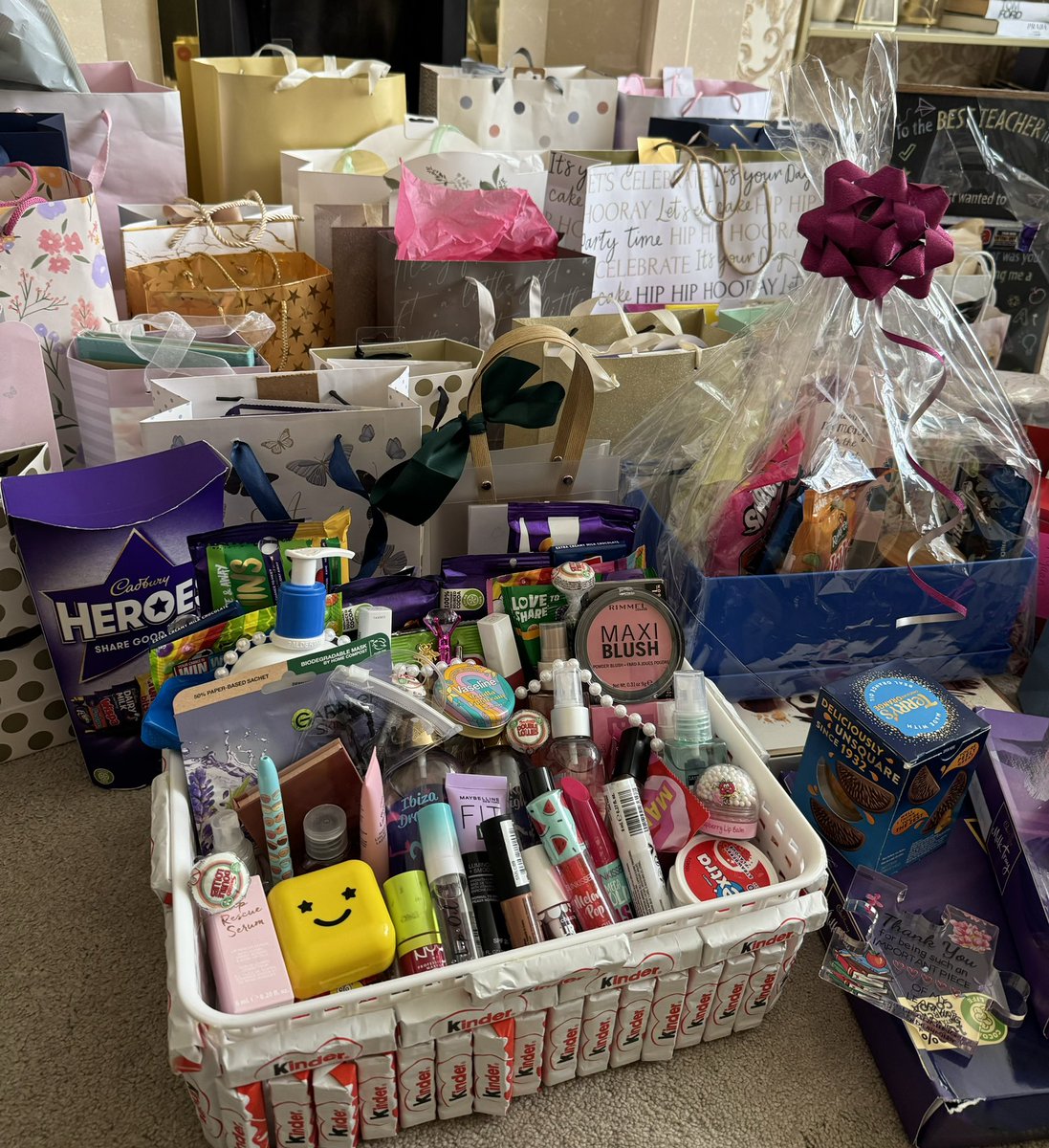 Full circle moment: From studying at Dixons to working with Dixons. I've met some incredible people along the way, and it's bittersweet to say a heartfelt goodbye🥹❤️... 
On to the next adventure!