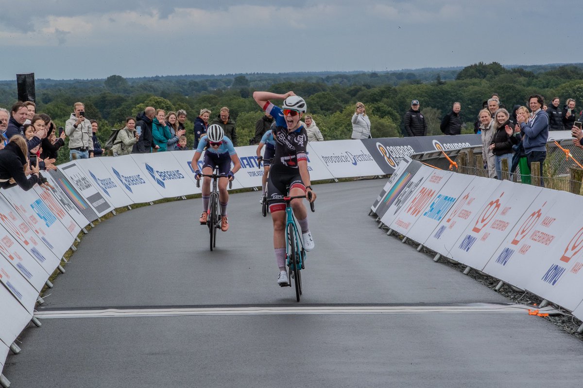 Nina Kessler &amp; Puck Langenbarg melden zich in Emmen 🤩

Nina Kessler, ervaren renster van EF Education-Cannondale, en het jonge talent Puck Langenbarg uit Ruurlo, zullen op 28 juli ook aan de start staan in Emmen. 

Lees het gehele artikel op onze website: goudenpijl.nl/nina-kessler-p…