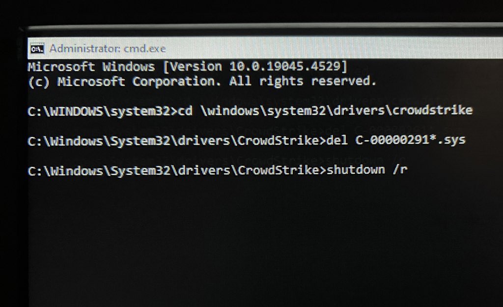 7uanF's tweet photo. Ahora sí a ponernos serios: ¿cómo arreglar sus servidores Windows Server si cayeron por la actualización de crowdstrike? #Crowdstrike 

1. Inicien el WS en modo seguro
2. Ejecuten este comando en cmd como Administrador🛡️ (pueden usar también PowerShell)
3. Reinicien

RT si pueden