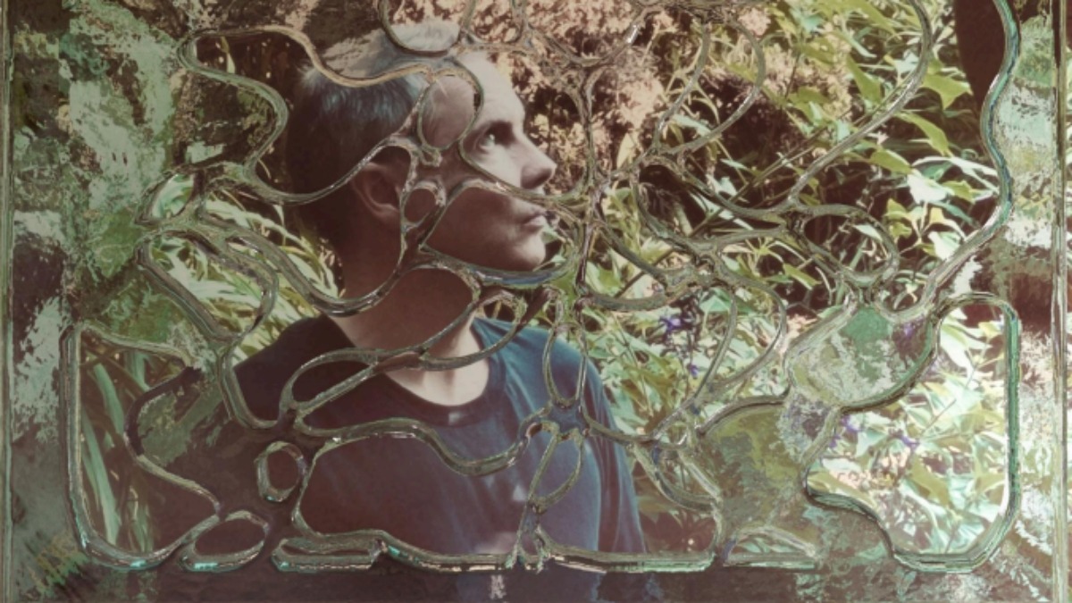 consequence's tweet photo. Sigur Rós' Jónsi has announced a new solo album called First Light, which will arrive next month.

Check out the first two songs, "Flicker" and "Cherry Blossom" → https://t.co/1bBGcAvKuI https://t.co/PgUU7SbOl1
