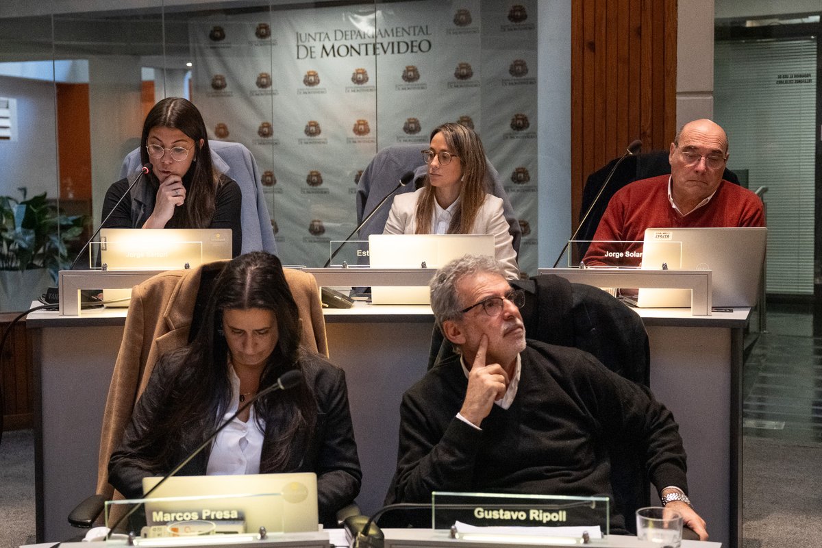 montevideoIM's tweet photo. #PlanABC fundamental para mitigar la caída de la actividad sobre los hogares más vulnerables, 75.000 personas benficiadas.

En 2023 comenzaron las obras previstas del plan #MontevideoSeAdelanta por una ciudad más habitable, segura, diversa, igualitaria, accesible y sostenible. https://t.co/uN4SvkIVIF