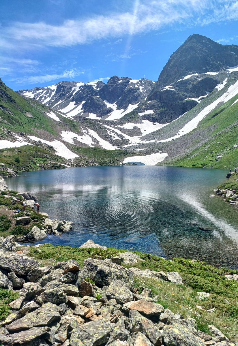 szellemeltunt's tweet photo. ⛰️🥾: мой первый поход в горы увенчался успехом.

пройдено 2 категорийных перевала, из памяти не стереть софийские озёра, горные козлики – лучшие соседи в холодную ночь, а душа уже рвётся обратно. https://t.co/E5BpvX3JS1