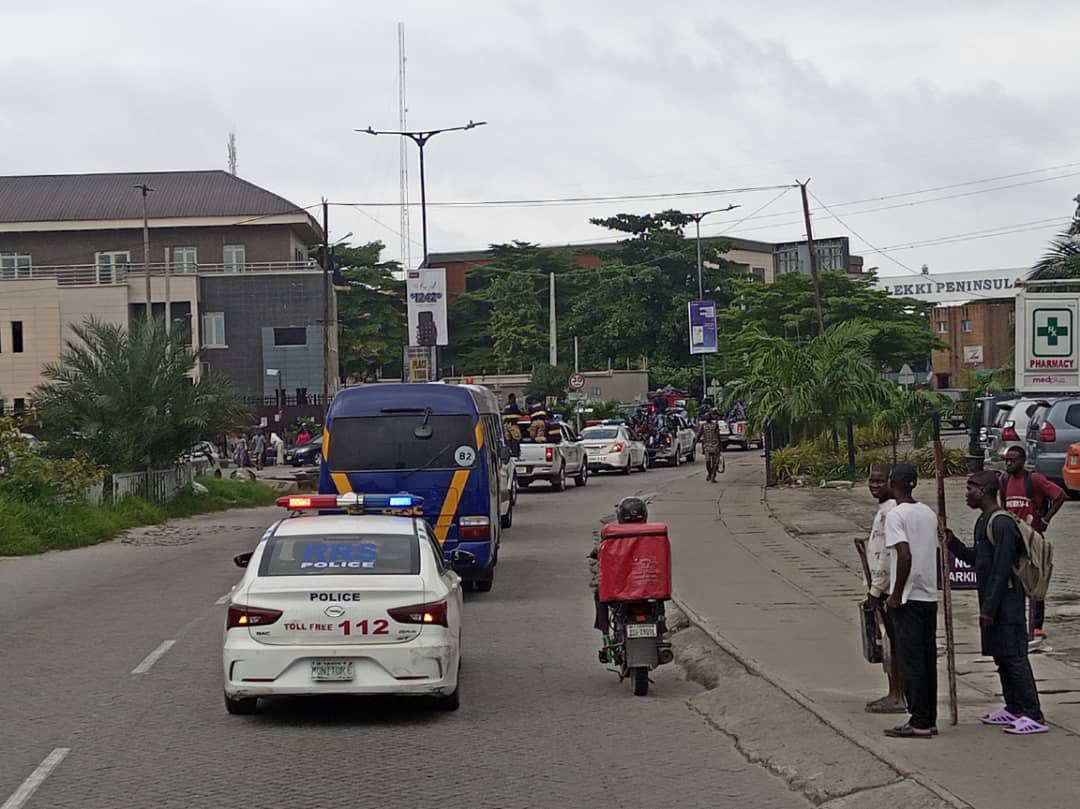 rrslagos767's tweet photo. Today, Lagos Rapid Response Squad (RRS) in conjunction with Lagos Neighbourhood Safety Agency (LNSA) embarked on a convoy patrol of some areas in the metropolis to reassure Lagosians of the safety of their lives and property. https://t.co/JtRB206MF4