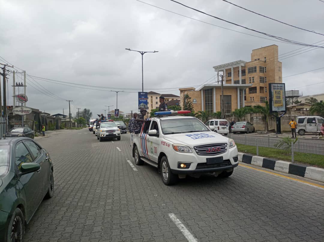 rrslagos767's tweet photo. Today, Lagos Rapid Response Squad (RRS) in conjunction with Lagos Neighbourhood Safety Agency (LNSA) embarked on a convoy patrol of some areas in the metropolis to reassure Lagosians of the safety of their lives and property. https://t.co/JtRB206MF4