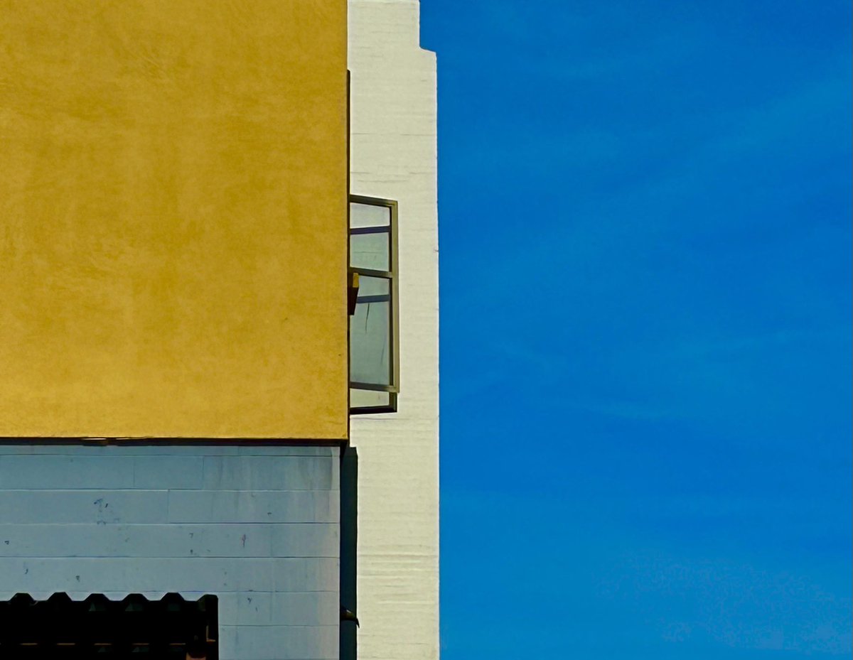 Summer window. Downtown Santa Cruz.