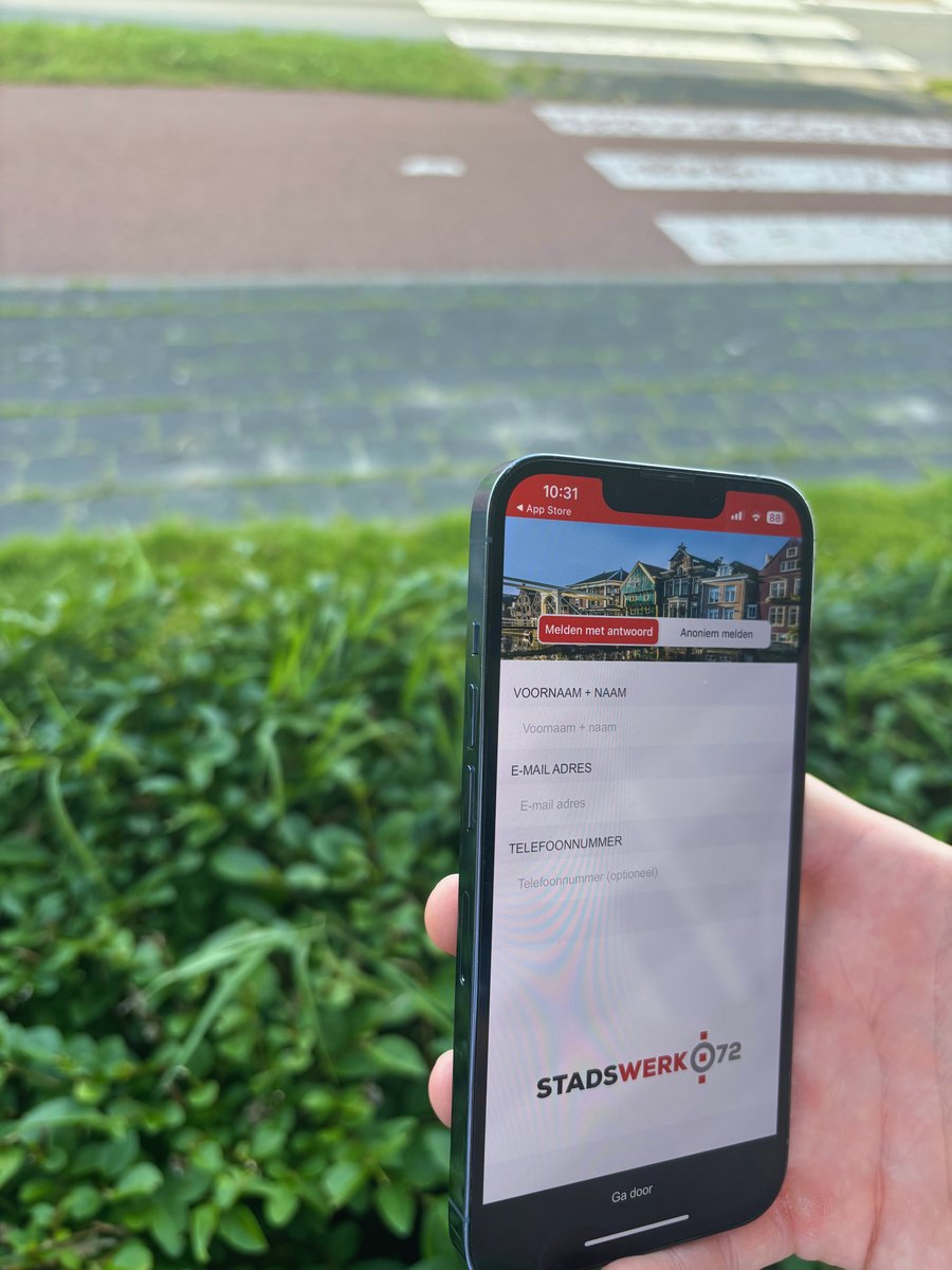 Kom je een losliggende stoeptegel in jouw straat tegen? Maak daar dan eenvoudig een melding van via onze website of de Meldingen app!
 
⚠️De indeling van de onderwerpen waarover je een melding kunt maken is gewijzigd. Wij zijn benieuwd wat jullie van deze nieuwe indeling vinden!