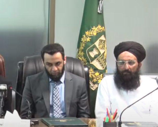 BushraGohar's tweet image. #FarqJaanKaGeo
Negotiations with extremists who have repeatedly challenged writ of the State.

Direct firing on peaceful protesters in #Bannu for demanding an end to the suicidal #TalibanProject.

@PakPMO @CMShehbaz 
why are #Pashtuns demanding peace a threat?
#StopStateTerrorism