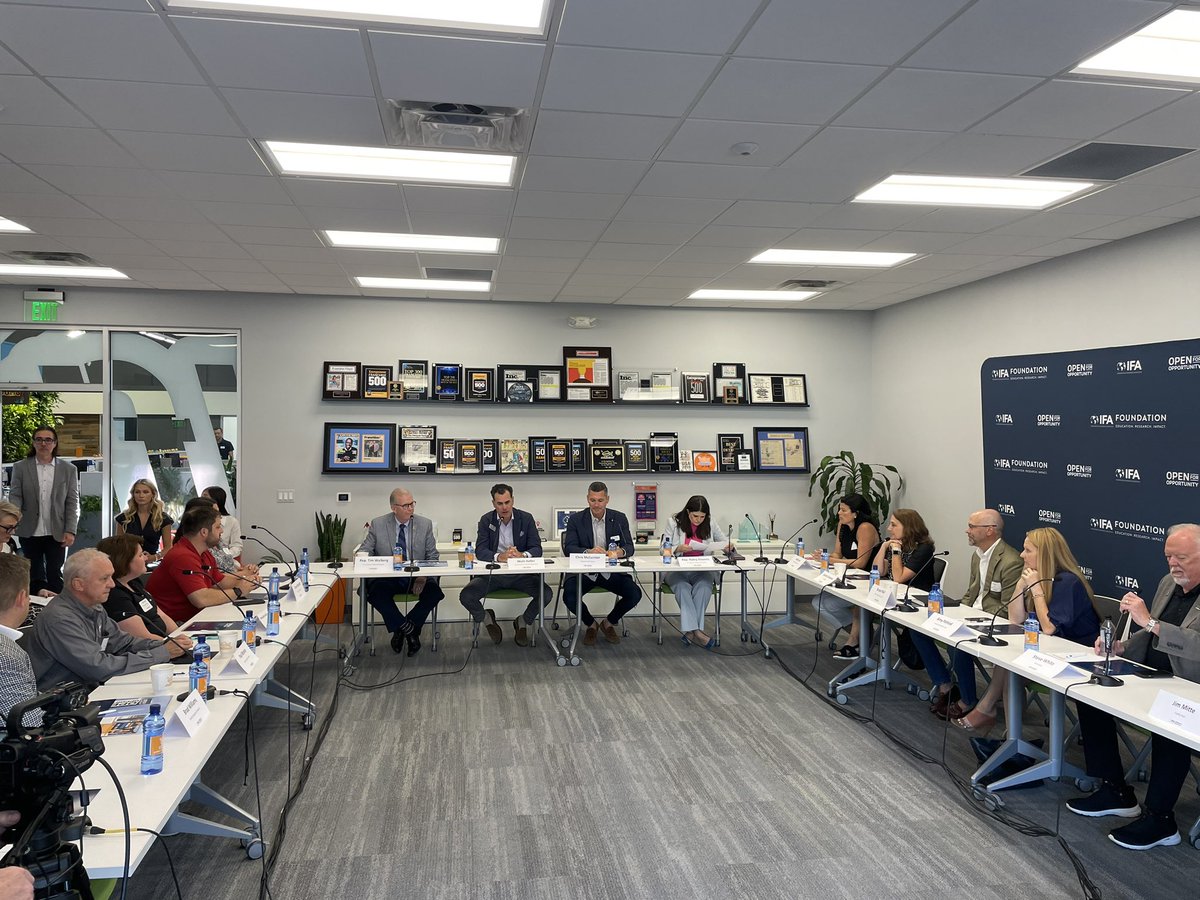 Franchising411's tweet image. #OpenforOpportunity @GoldfishSwim Roundtable starting now! youtube.com/live/lRc-_LMRk…