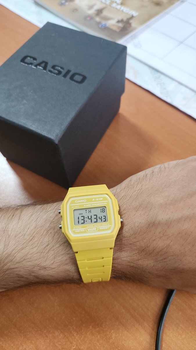 Sonunda benim de <a href="/bartu_k/">bartu küçükçağlayan</a> saatim oldu