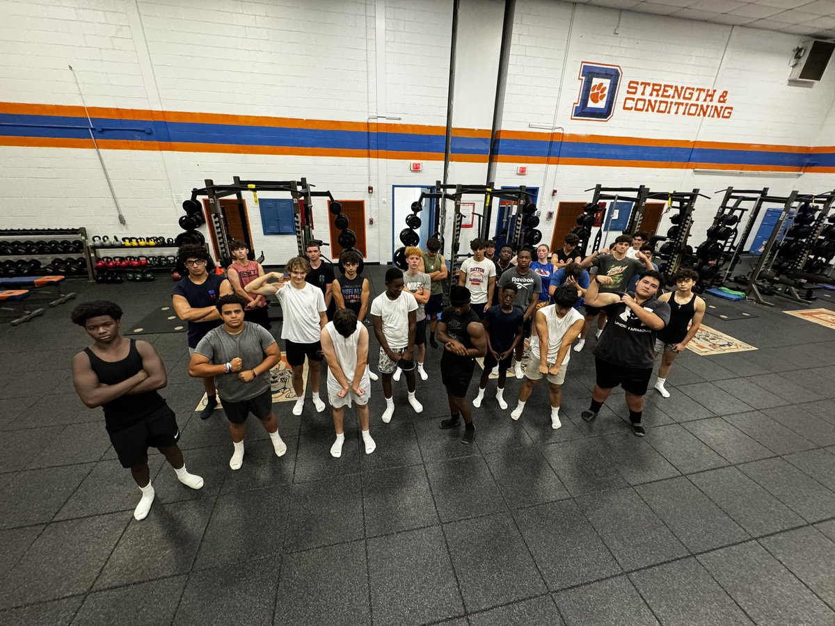 coachiannacone's tweet photo. Had to Flex on Friday heading into blackout week‼️💪🏻

#KeepPumping https://t.co/oIySYkWMl9