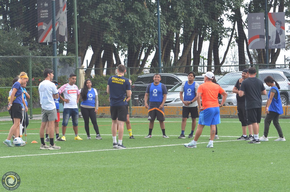 johannweigend's tweet photo. Gracias por hacer esto posible a todas las organizaciónes involucradas:  @SOMEXICO_ , el capítulo de ENABLE de @BayerenMexico, @SheWinsMX @futbolmasorg @CasaAlianza  @anahuac  #togetherweinspire #sportsforprotection #sportsforinclusion #WithRefugees https://t.co/9SXnU3RuYi