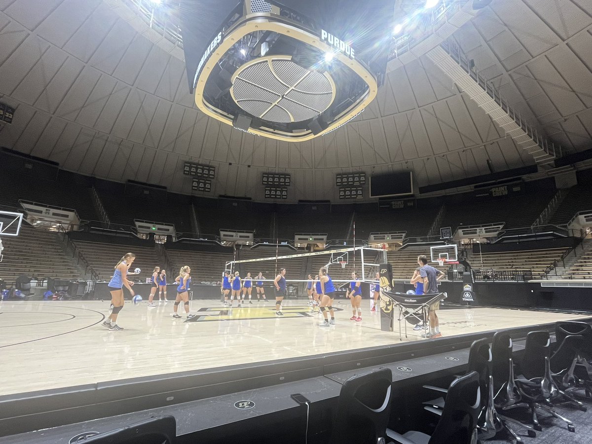 LintonMinerVB's tweet photo. Session one of team camp, got a decent first court assignment! https://t.co/xq561DEia5