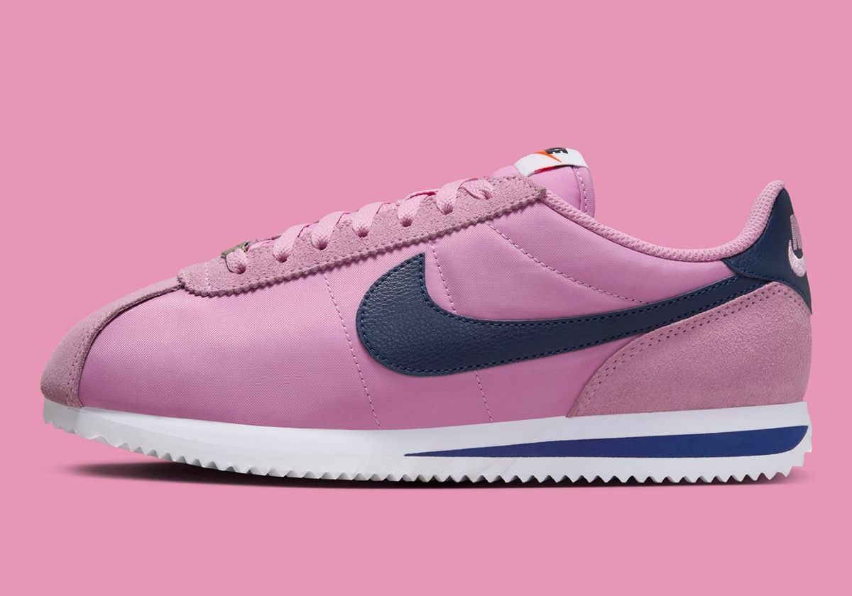 Nike Cortez TXT "Pink/Navy" 🎀 
Coming this Fall ($90)

An unconventional color combo meets upgraded materials ⬆️