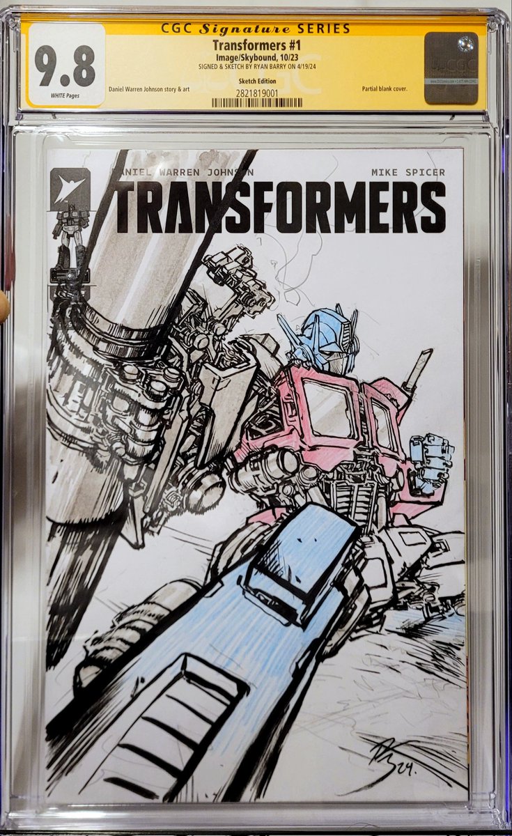 jsena333's tweet photo. @danielwarrenart And one shall steal the other's arm!

Got this amazing commission from @AT9monkeys and I love it so much ❤❤❤

Thanks for reinvigorating the franchise @danielwarrenart !! And the Megatron arm was such a cool idea 😎 https://t.co/hgg5w8yo6Y